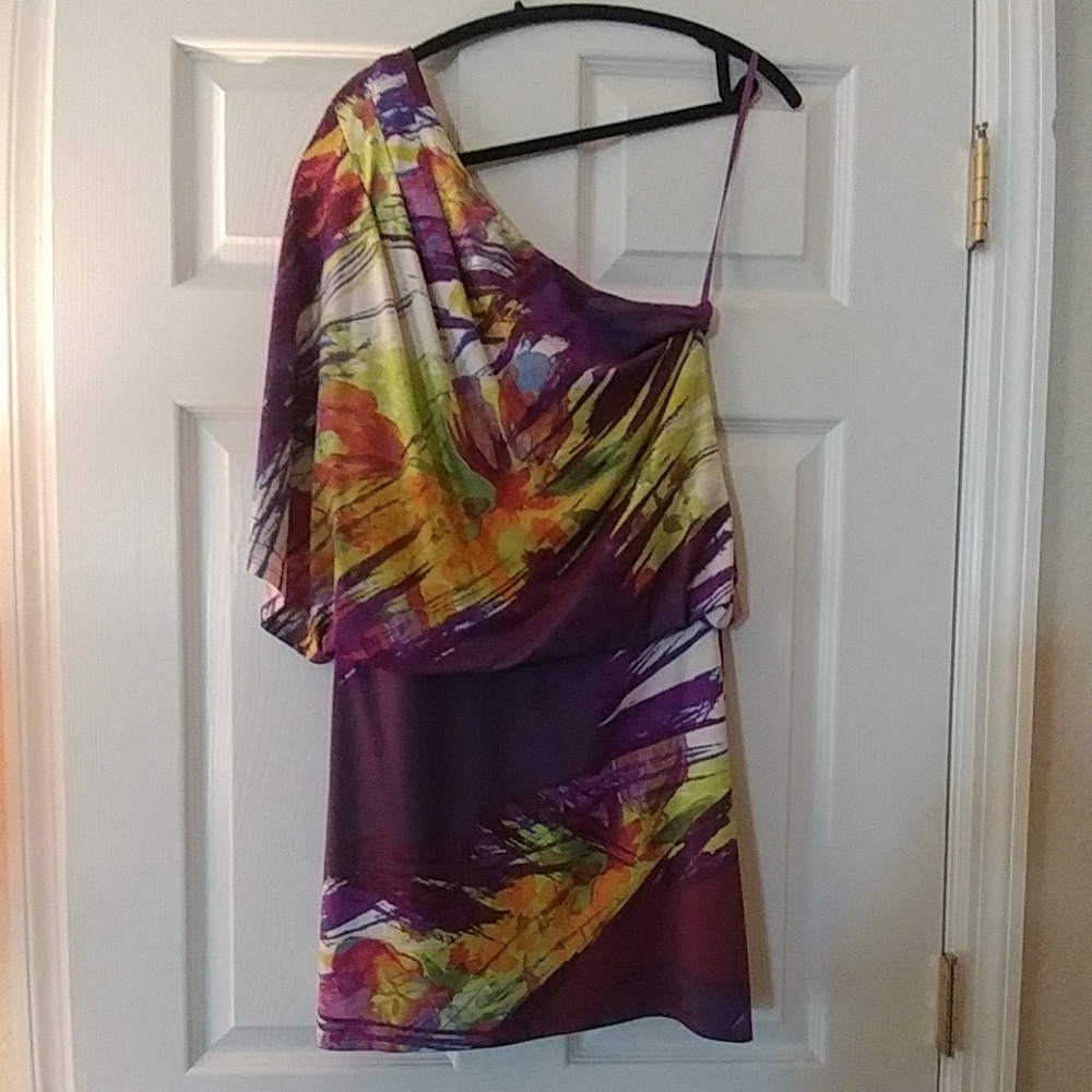 Single arm dress